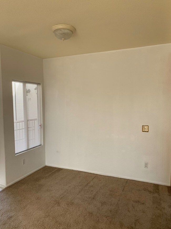 Building Photo - 330 Isthmus Way