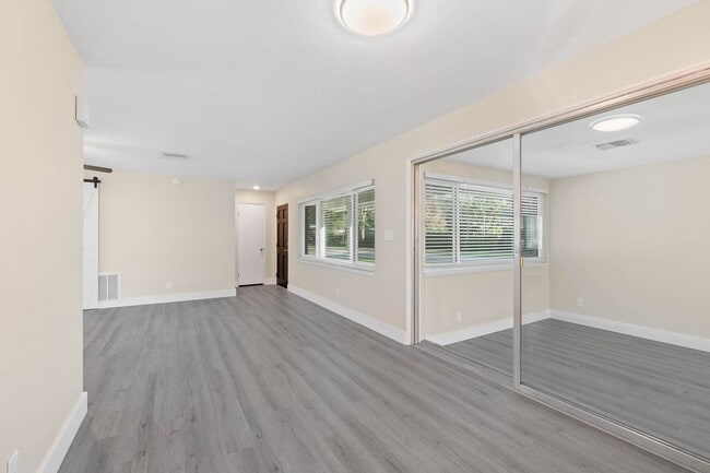 Photo - Mid-Century  3 bed/ 2 bath rental home with a huge bonus room