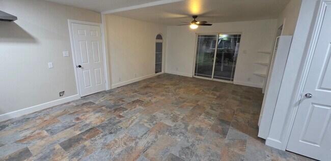 Sala de estar - 1551 Hickory Ln