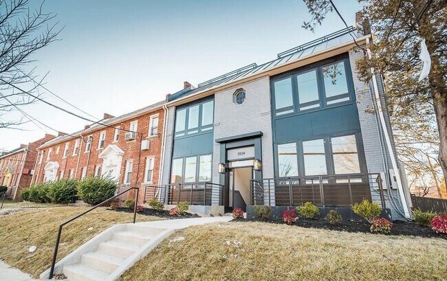 Building Photo - Captivating Condo in Brookland! Parking Av...
