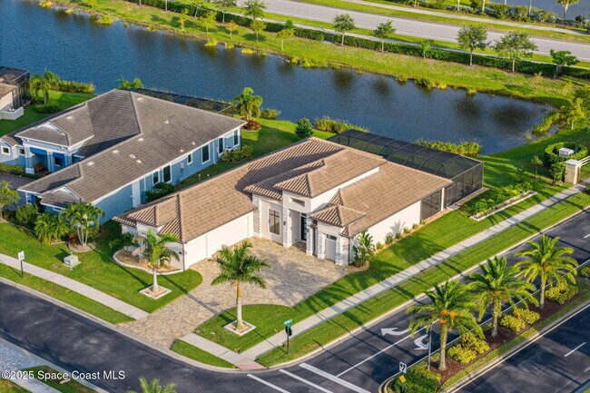 Foto del edificio - 8499 Serrano Cir