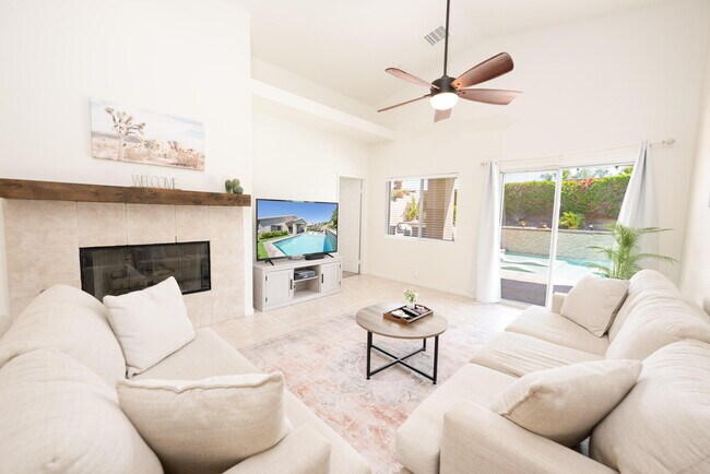 Foto del edificio - 45602 Big Canyon St