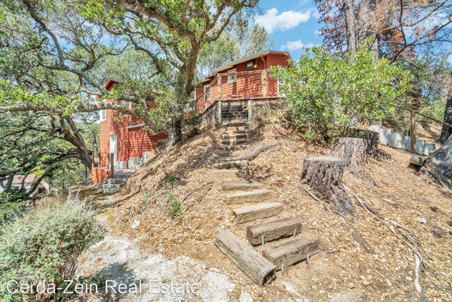Building Photo - 2 br, 1 bath House - 6176 Moraga Ave - LU