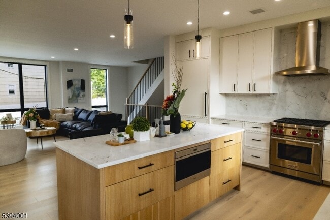 Building Photo - 401 Grand Ave