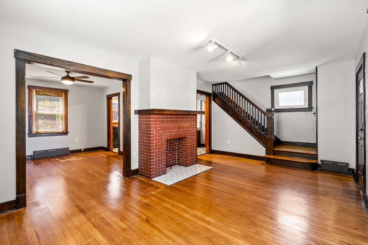 Primary Photo - 4502 Coleridge St