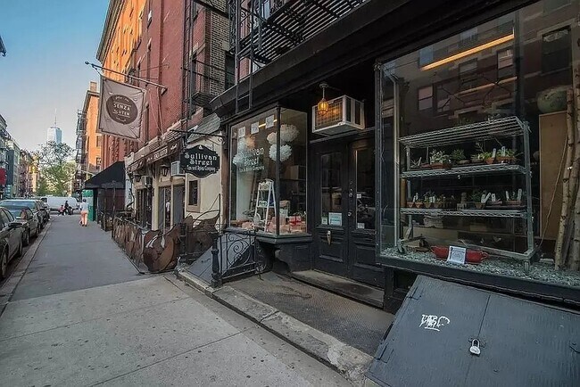 Foto del edificio - 220 Sullivan St