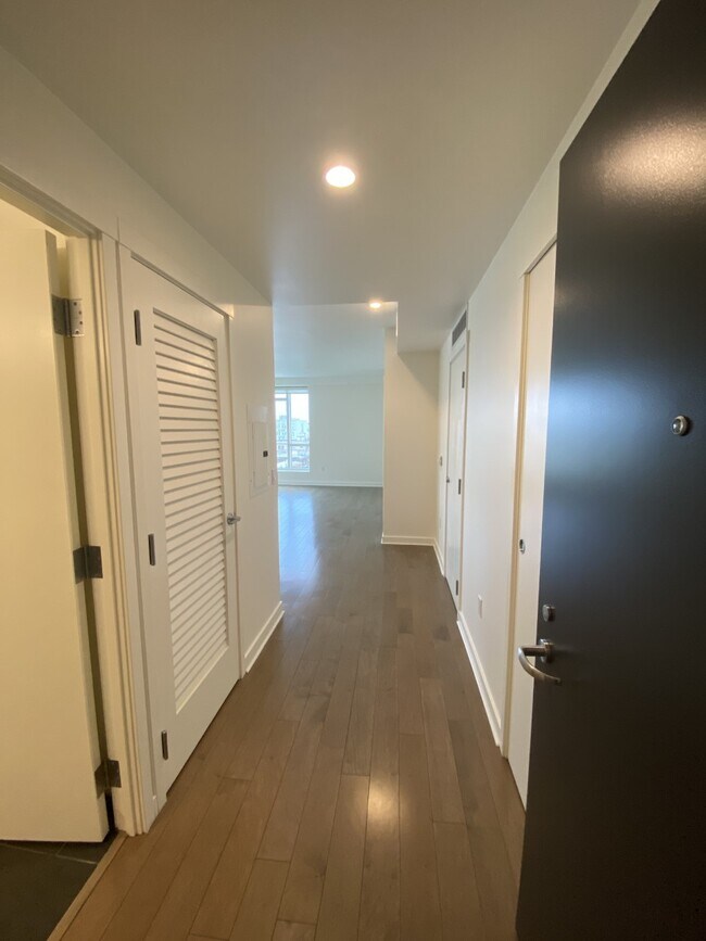 Entryway - 1688 Pine St
