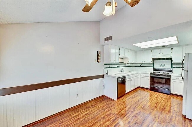 Foto del edificio - 7265 Coronado Cir