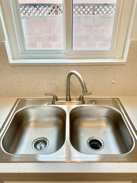 Kitchen - 1910 Warfield Ave