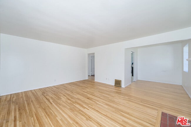 Foto del edificio - 3237 Midvale Ave
