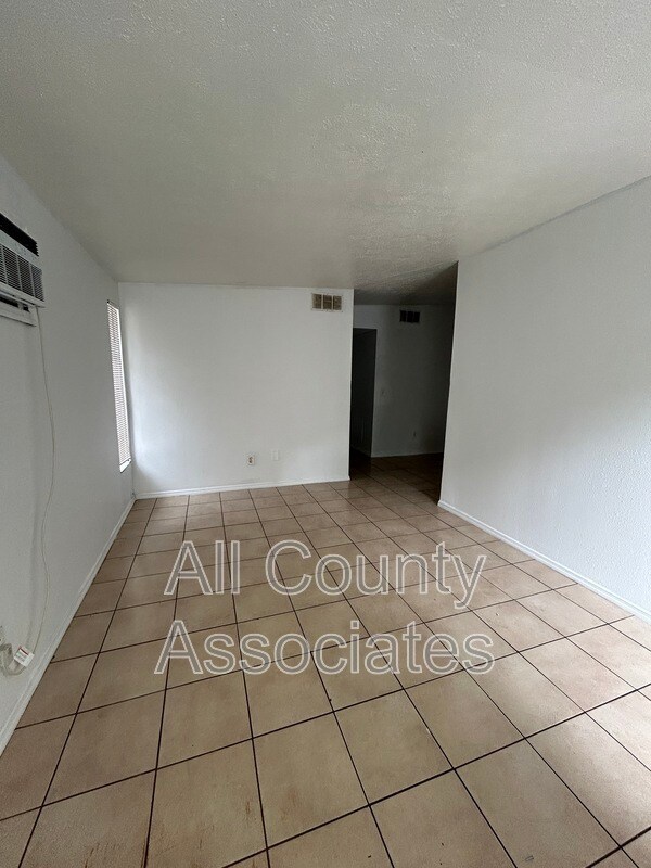 Foto del edificio - 8722 N 48th St