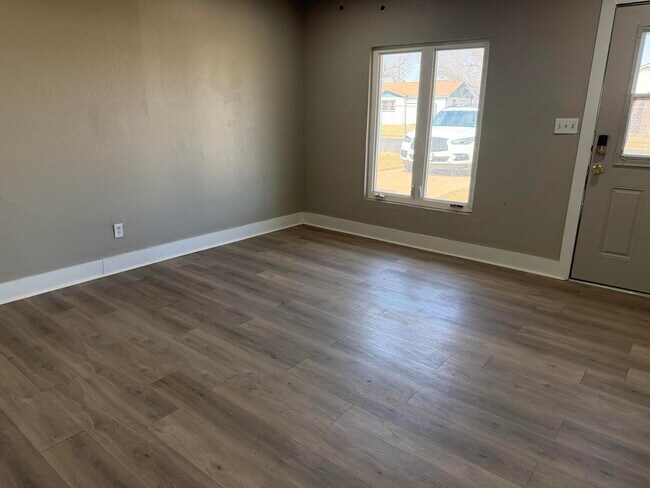 Building Photo - 2906 Beech Ave