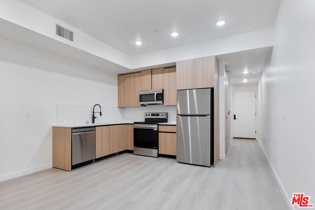 Foto principal - 1124 Normandie Ave
