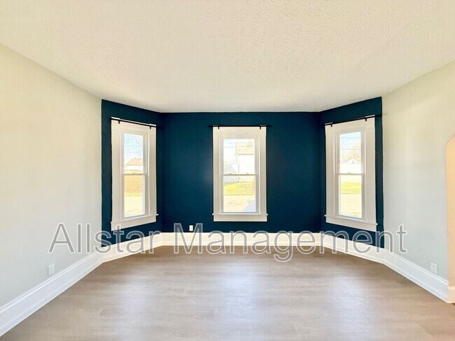 Foto del edificio - 924 Spring Ave NE