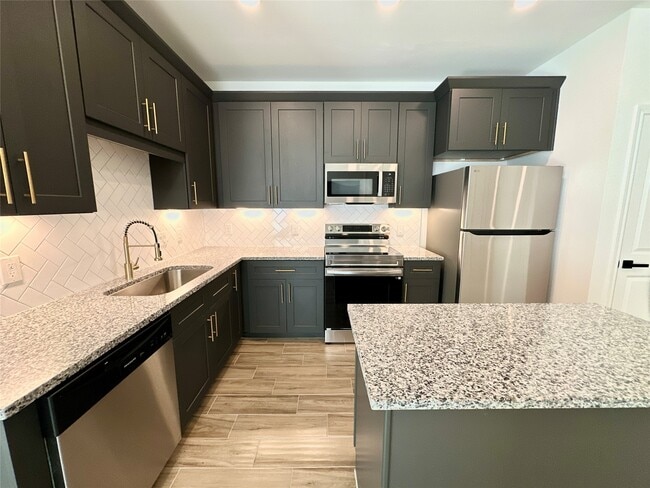 Building Photo - 11561 Persimmon St