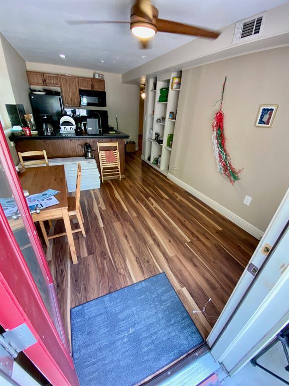 Foto del edificio - 3711 Vineland Dr