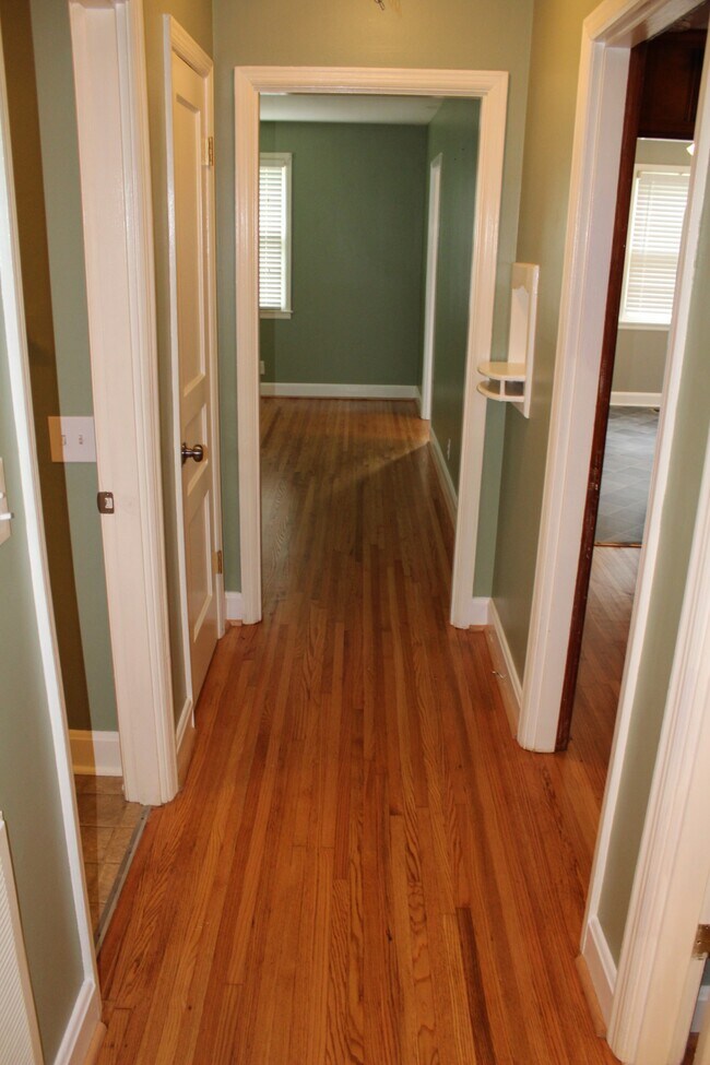 Building Photo - 627 Cottonwood Dr