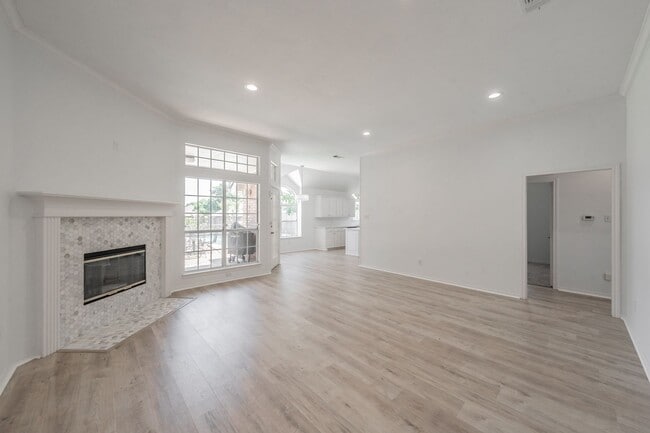 Foto del edificio - Stunning Home With Pool In North Richland ...