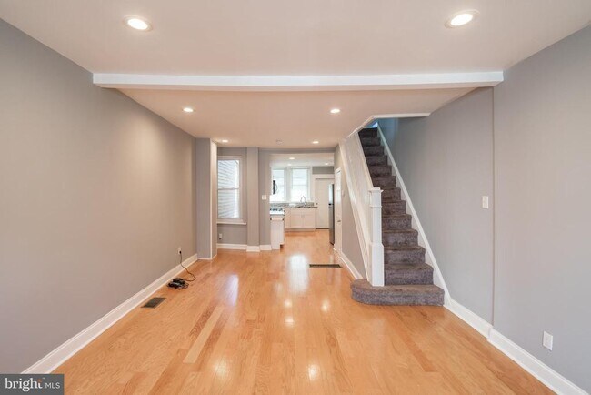 Foto del edificio - 2138 Fernon St