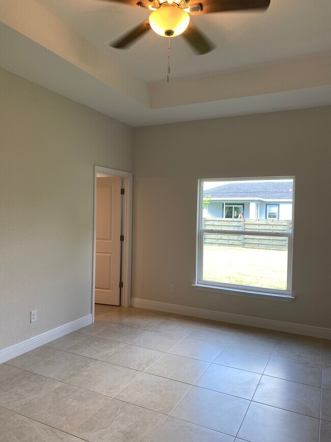 Building Photo - 1251 Papillon St