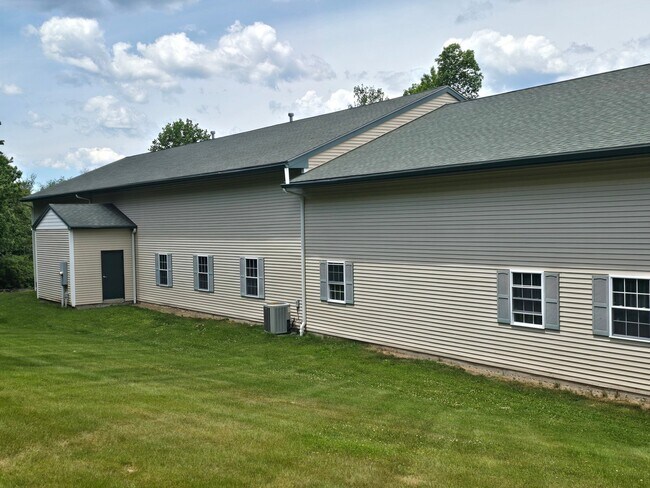 Foto del edificio - 443 Fairwood Rd