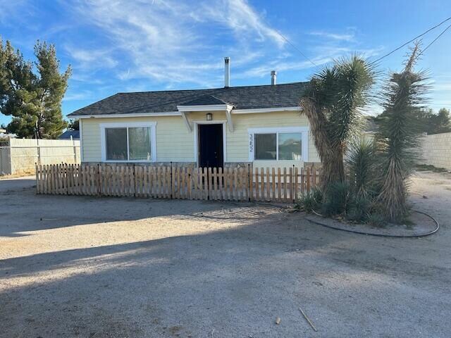 Foto principal - 3252 W Ave L
