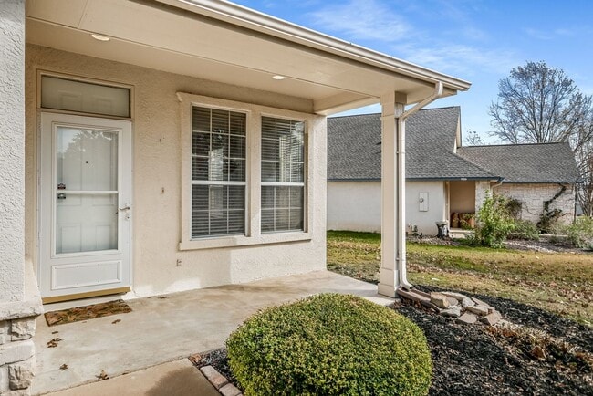 Building Photo - 106 Sunflower St