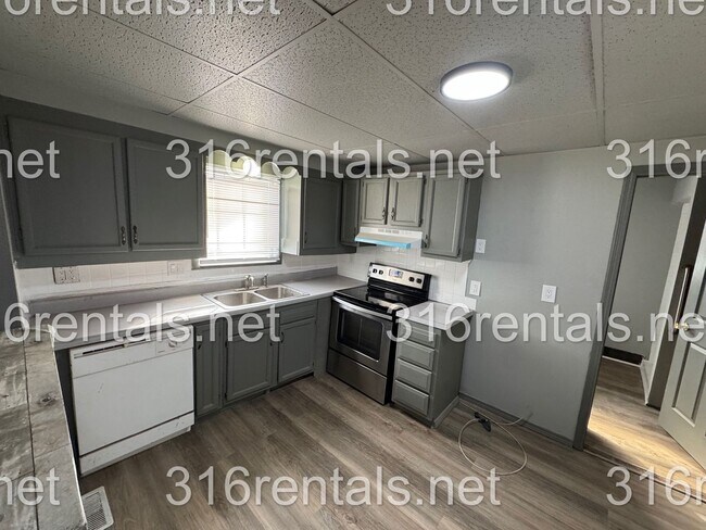 Foto del edificio - $1100 - 3 bed 1 bath - Single Family Home