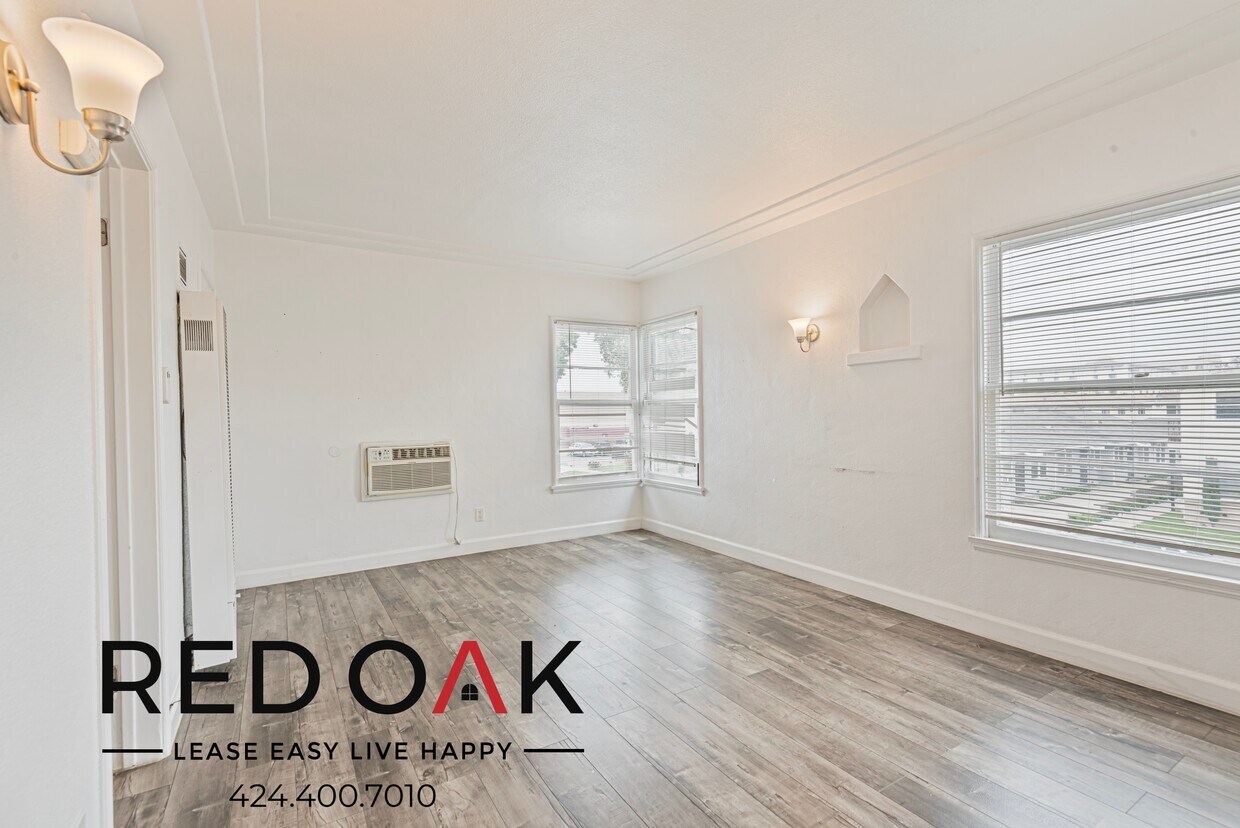 Primary Photo - 104 N 1st St