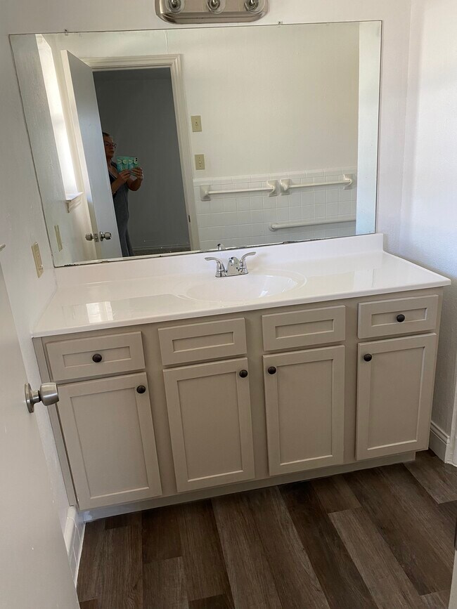 Master bath - 3619 Hopetown Dr