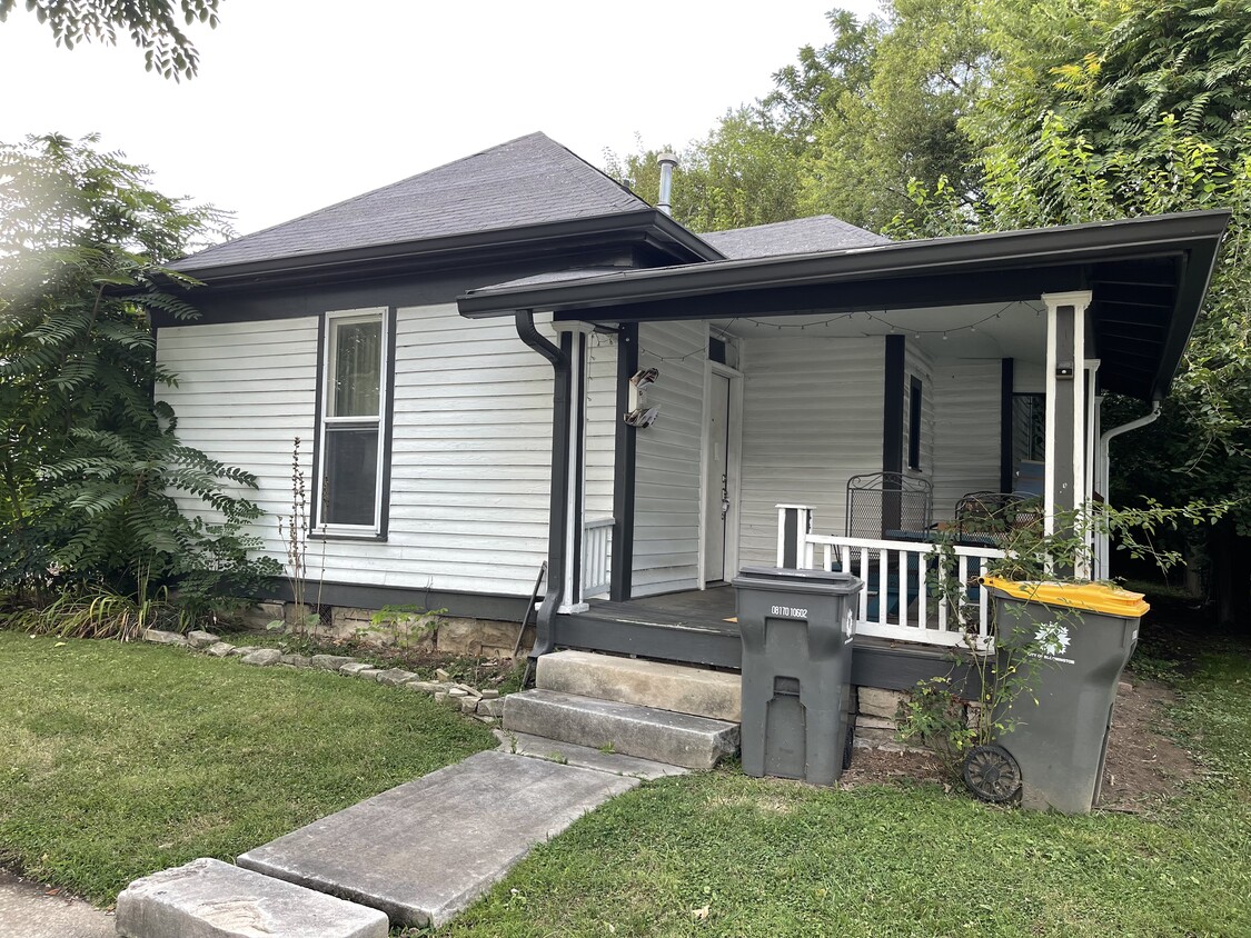 Primary Photo - 924 West Kirkwood Avenue