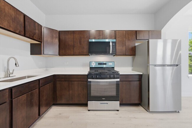 Building Photo - 541 N Lawndale Ave