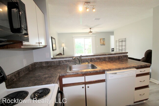 Building Photo - 4 br, 2 bath Room For Rent - 1342E Hunters...