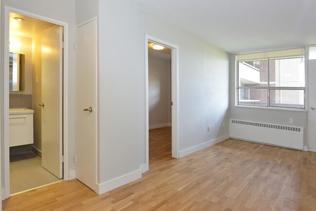 Photo du bâtiment - 230 Oak St