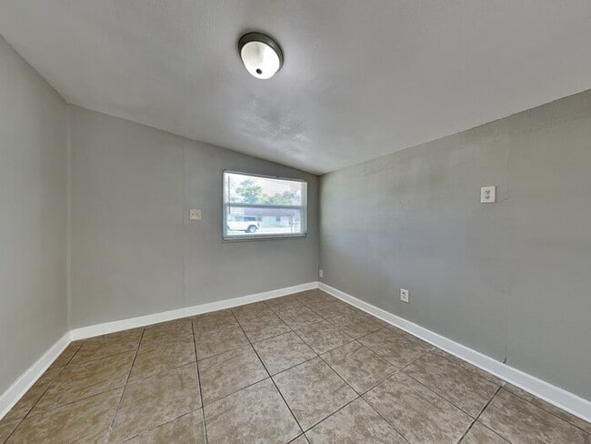 Foto del edificio - 5701 E 30th Ave