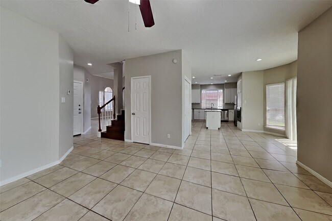 Foto del edificio - 7918 Hidden Oaks Ln