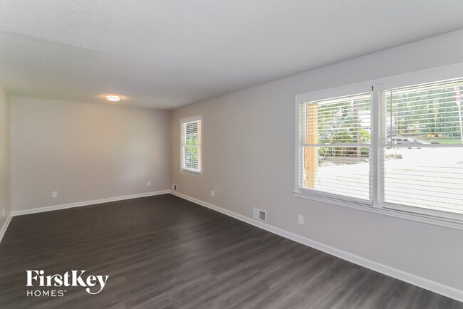 Building Photo - 891 Valley Wood Ct