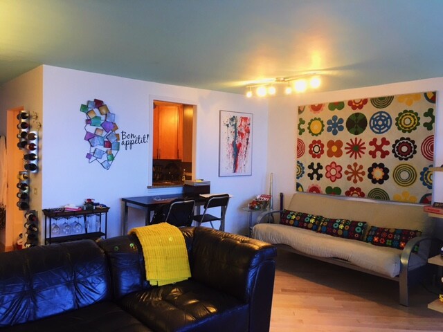 Living/dining room - 5445 N Sheridan Rd