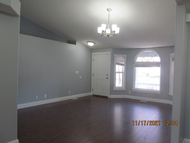 Building Photo - 2107 Lambert Dr