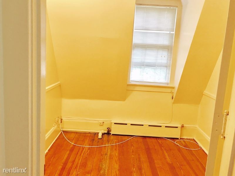 Primary Photo - 388 Burns St