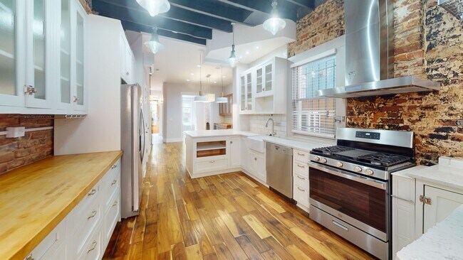 Building Photo - Stunning Three Bedroom H Street Corridor H...