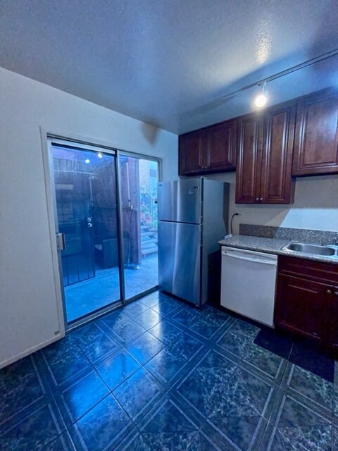 Foto del edificio - 7301 Lennox Ave