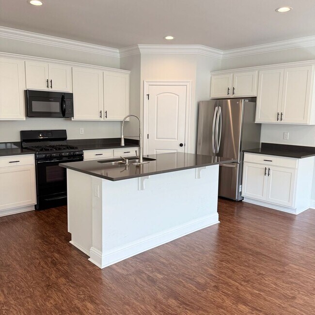 Foto del edificio - Beautiful 3BR / 2.5BA Townhouse Just 4 Miles from LSU!  Cottages at University Villas