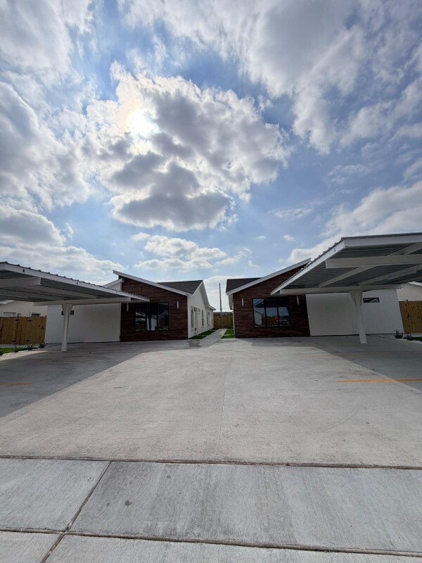 Building Photo - 2300 E San Andrea St