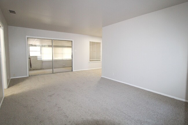 Building Photo - 1031 Fabulous Dr