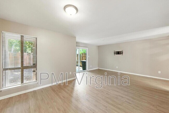 Foto del edificio - 6429 Edward St