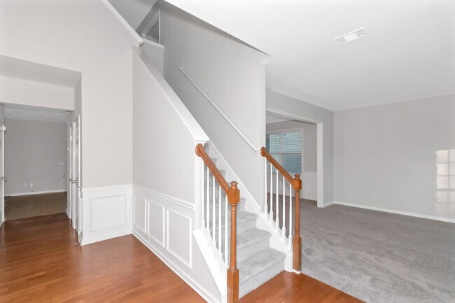 Building Photo - Lease This Stunning 4BR/2.5BA Oasis in Cov...