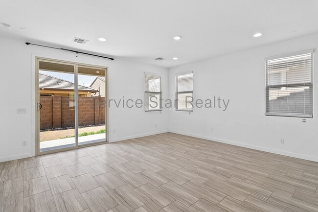 Building Photo - 8945 W Palo Verde Dr