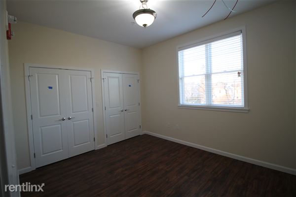 Building Photo - 115 Elm St