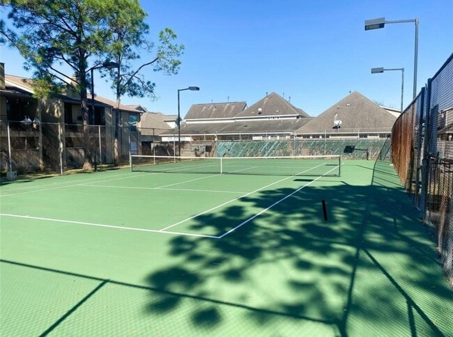 Foto del edificio - 3300 Pebblebrook Dr